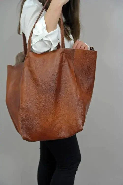 Mandotos chic leather tote handbag with sturdy handles and spacious interior, ideal for daily use and stylish accessorizing.