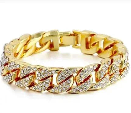Mandotos Clyde Elegance gold bracelet with intricate chain design and secure clasp, showcasing a stylish accessory for women.