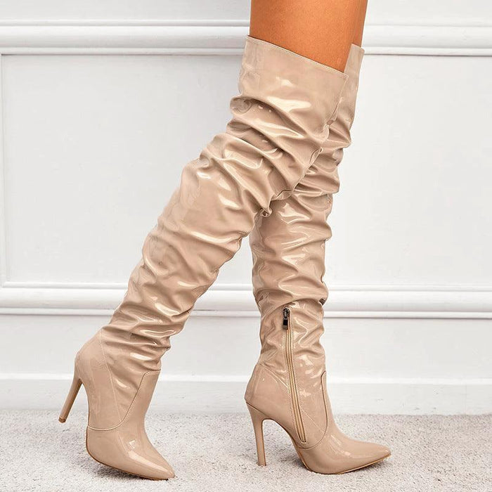Mandotos high heel elastic knee-length patent leather boots featuring sleek design and shiny black finish.