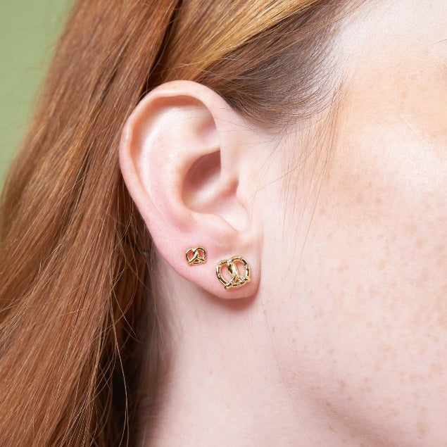 Icing Pretzel Stud(JAN05)(BESTSELLING)