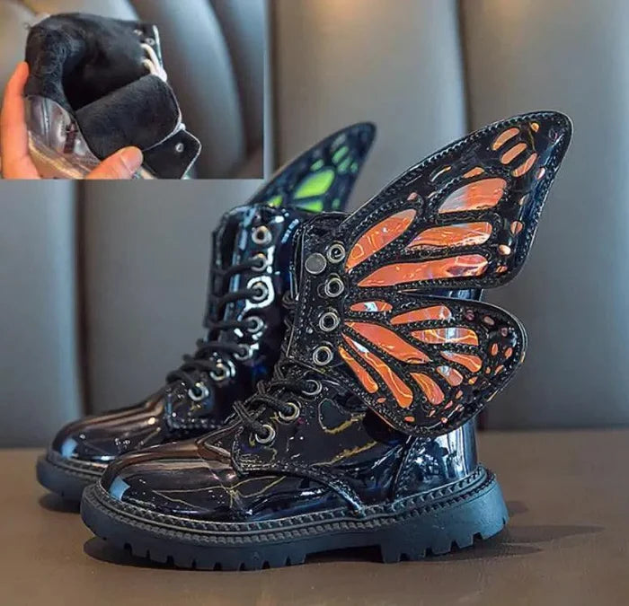 Black with wings / 33