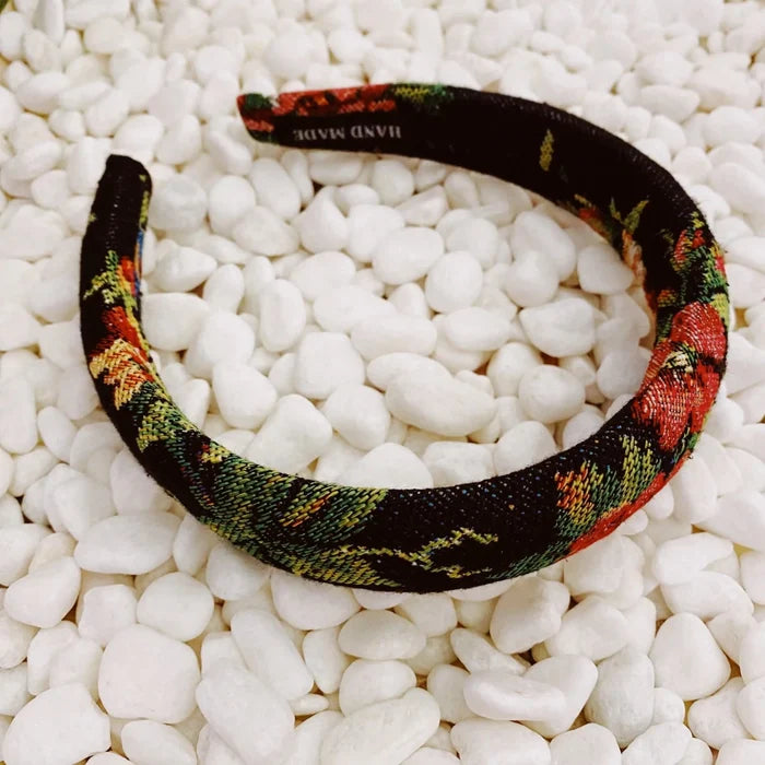 Mandotos Retro Blossom Hairband with colorful floral pattern and vintage-inspired design for stylish hair accessory.