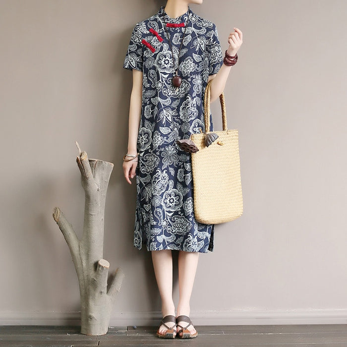 Mandotos International retro floral cotton dress with side slit, featuring a vibrant floral pattern and classic fit.