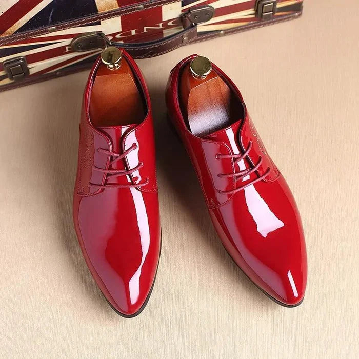 Mandotos sleek leather Oxford shoes showcasing classic design, polished finish, and lace-up style for formal occasions.