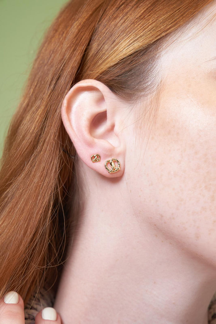 Tiny Pretzel Stud Earring(BESTSELLING)