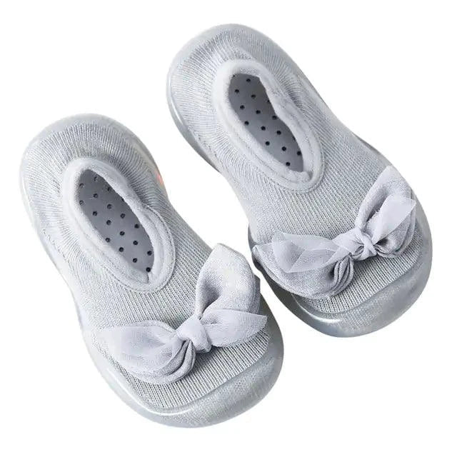 Mandotos toddler shoes in soft fabric with Velcro straps, designed for comfort and easy wear for young children.