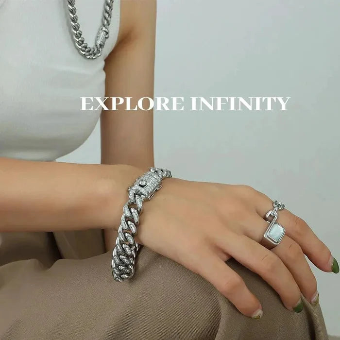 Mandotos TOSOKO 18K gold-plated Cuban chain set with sparkling zircon stones, showcasing a luxurious jewelry design.