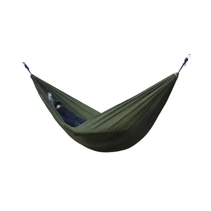 Mandotos Ultimate Oasis single and double hammock with supportive fabric and wooden spreader bars, ideal for relaxing outdoors.