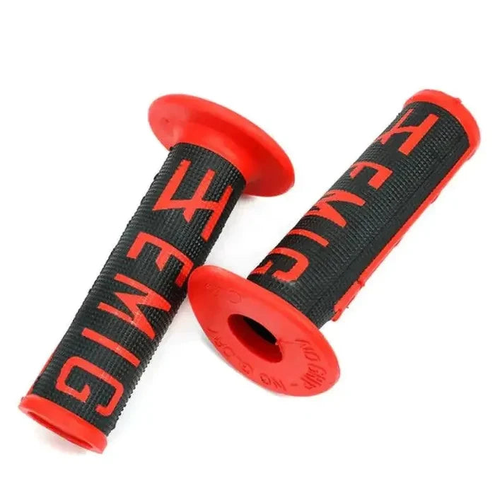 Mandotos UrbanCycle lock-on grips with ergonomic design and textured surface for comfortable bike handling.