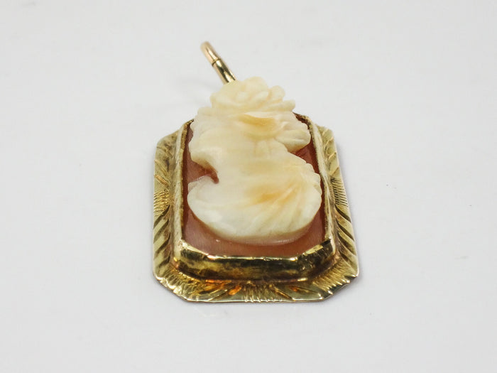 Vintage 14k Yellow Gold Small Shell Cameo Pendant with Flower in Hair
