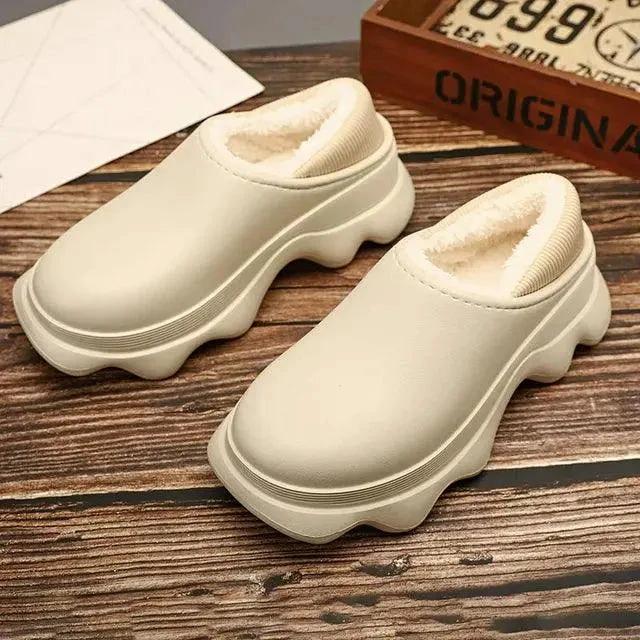 Mandotos warm outdoor shoes with rugged soles and insulated lining, designed for outdoor activities in cold weather conditions.